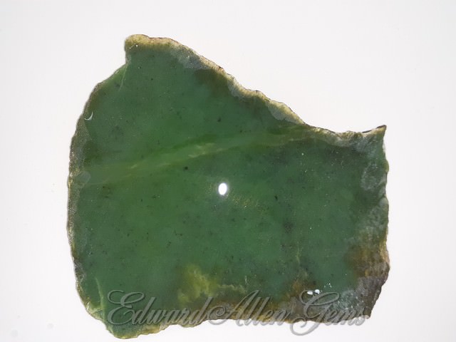 2 à 2,5 cm 5 à 10 g Jade Magnétite Jade noir 